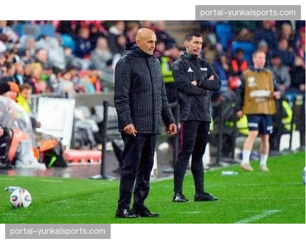 意大利悲壮踏上附加赛征程，斯帕莱蒂确认4-3-3阵型强调中场垂直传球权重